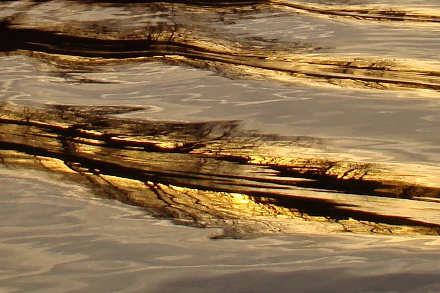 Reflexionen an Wasserwellen