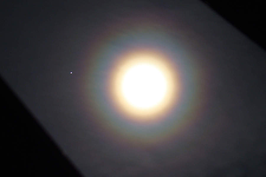 Aureole um Mond 4